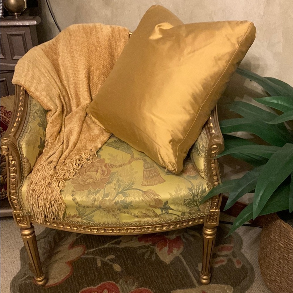 Elegant Gold Accent Chair with Cushion